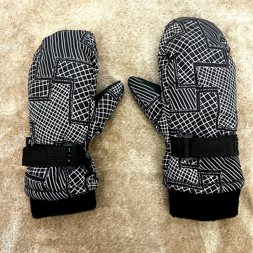 Thinsulate | Mittens | 3-4 yes old | Black and White Pattern